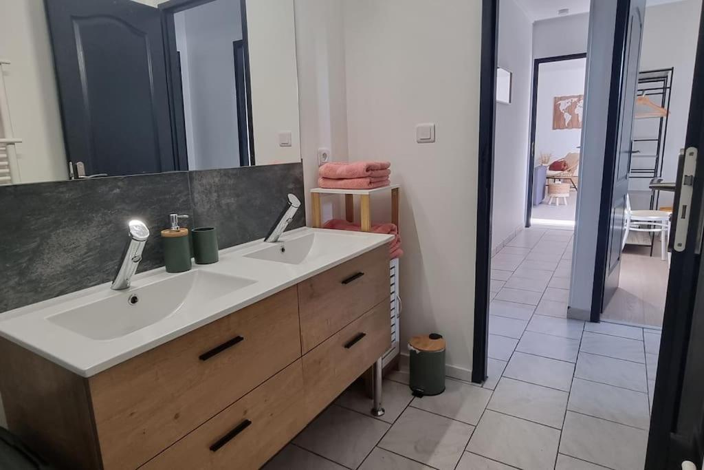 Maison Piscine Jacuzzi Juin A Aout- Entre Collegues Ou Famille - La Boheme Saint-Seurin-sur-l'Isle Exterior foto